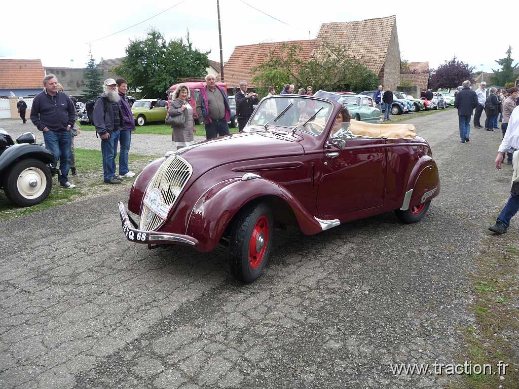 2013_Rustenhart (89).JPG - 06/10/2013 - 68740 RUSTENHART 33ème Randonnée Internationale des Vendanges - Promenade en Peugeot 202 Cabriolet